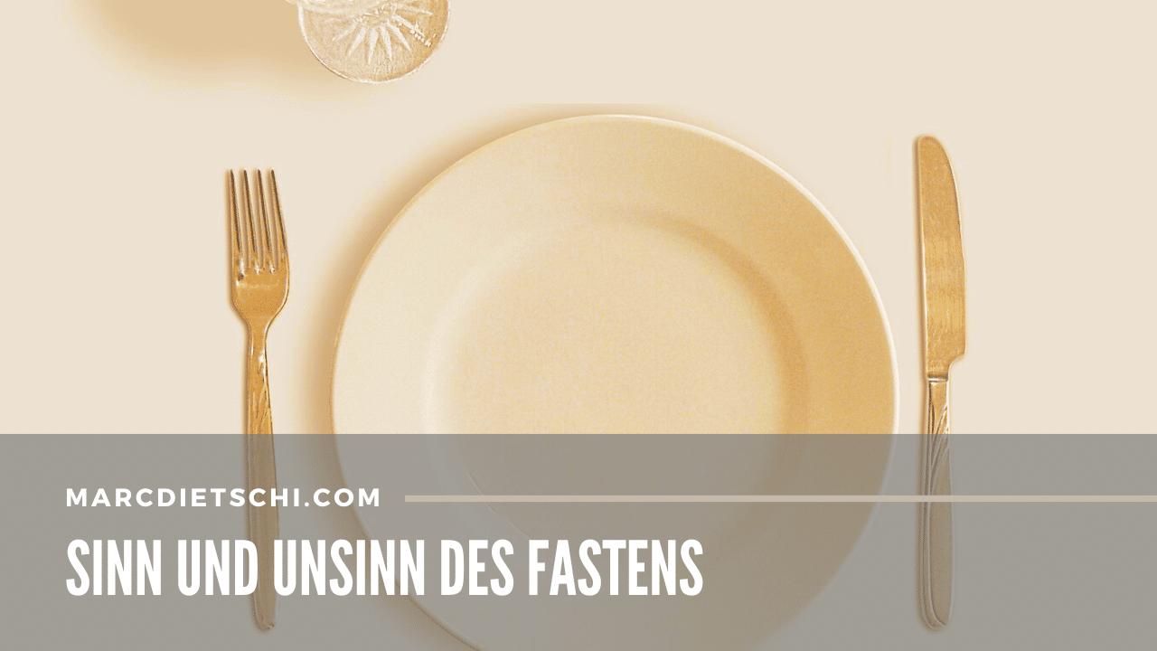 Ein leerer Teller steht symbolisch für das Fasten.