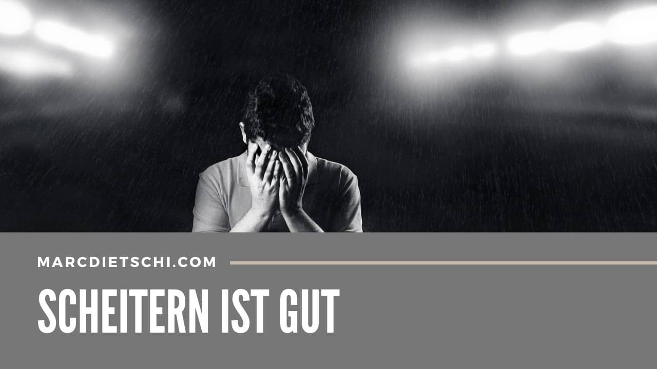 Ein Mann ist deprimiert weil er ein angestrebtes Ziel o. Ä. nicht erreicht hat, keinen Erfolg hat und gebt trautig seine Hände vor sein Gesicht.