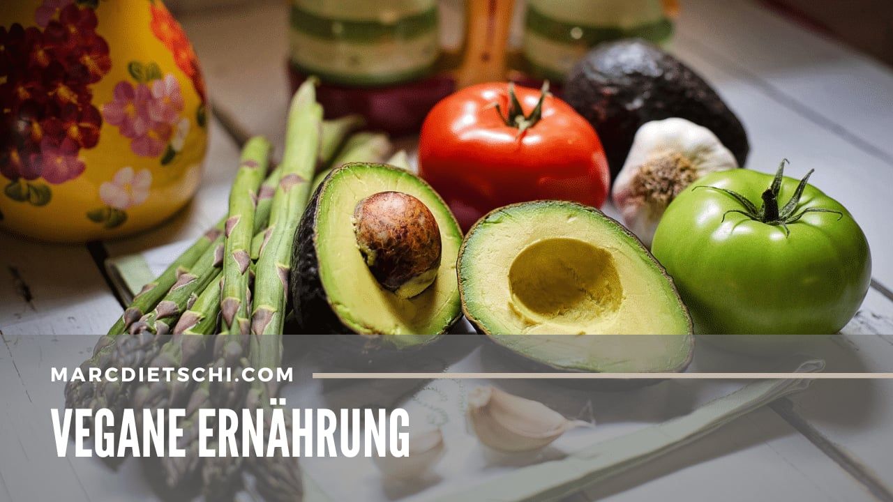 Früchte und Gemüse als Beispiel einer veganen Ernährung.