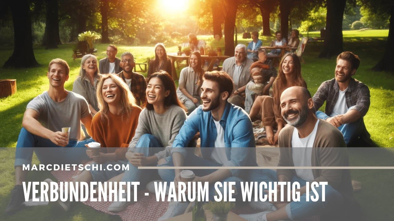Gruppe von glücklichen Menschen, die zusammen in einem Park sitzen und lachen, symbolisiert menschliche Verbundenheit und soziale Interaktion.