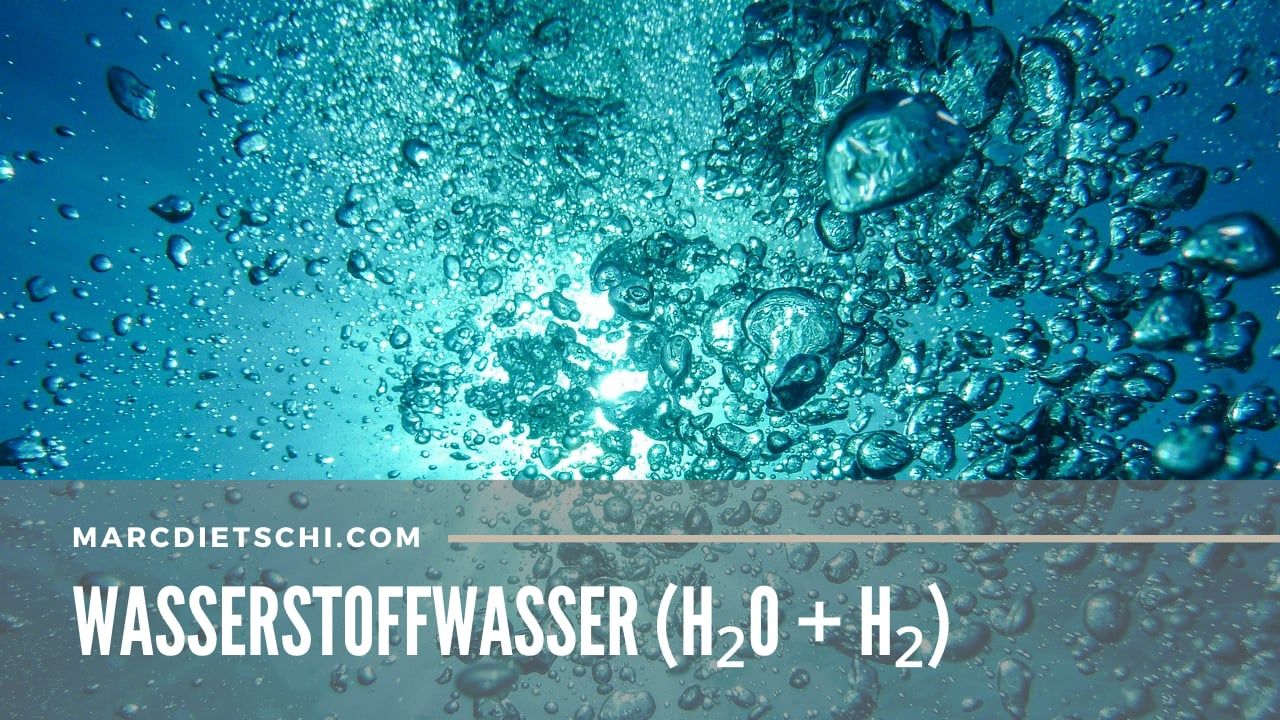 Blubbernde Wasserblasen als Symbolbild für Wasserstoffwasser.