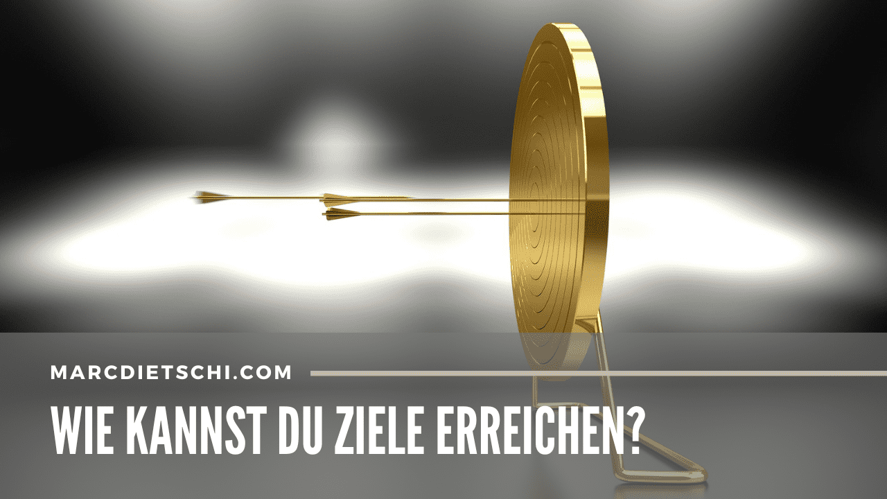 Ein Ziel, welches erreicht wird dargestellt durch ein goldenes Ziel, welches getroffen wird.